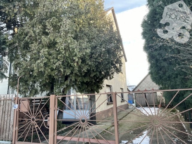 Eladó családi ház, Solton 58 M Ft, 7 szobás