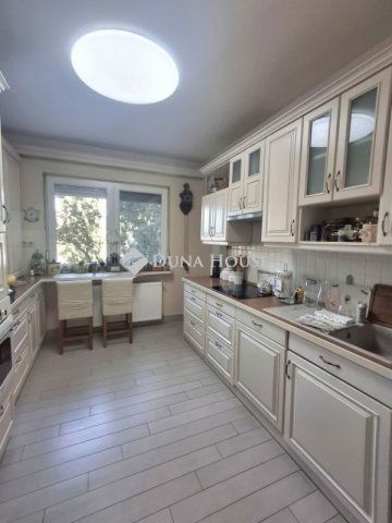 Eladó téglalakás, Debrecenben 114 M Ft, 3 szobás