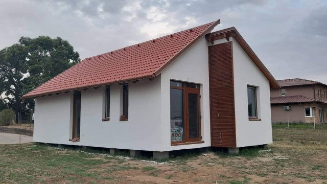 Eladó családi ház, Komáromban 24.9 M Ft, 2 szobás