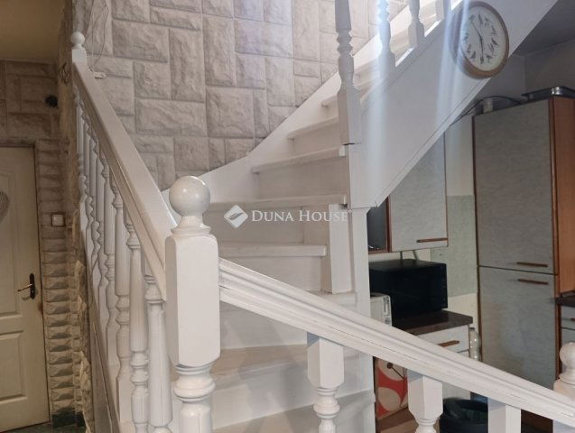 Eladó családi ház, Dunaharasztin 109.9 M Ft, 4 szobás