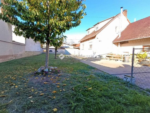 Eladó családi ház, Mohácson 54.9 M Ft, 5 szobás