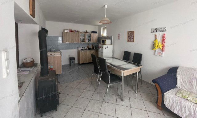 Eladó családi ház, Kisbéren 25.5 M Ft, 2 szobás