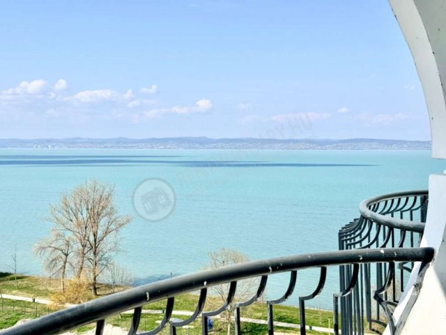 Eladó téglalakás, Siófokon, Liszt Ferenc sétányon 77 M Ft