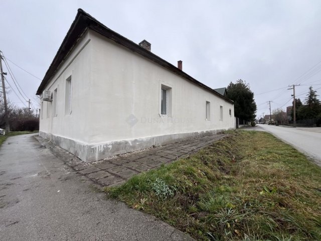 Eladó családi ház, Berhidán 60 M Ft, 3+1 szobás