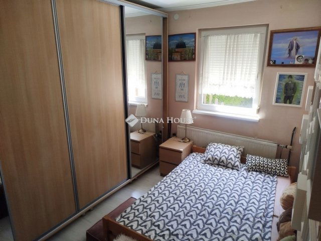 Eladó családi ház, Velencén 99 M Ft, 6 szobás