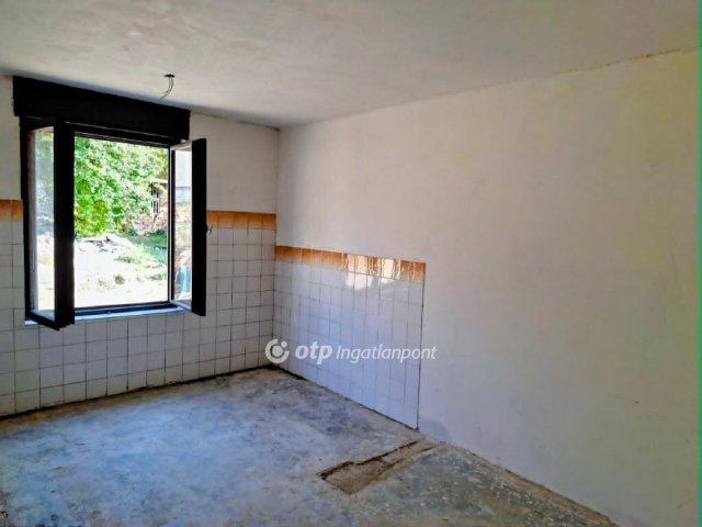 Eladó családi ház, Hosszúhetényen 32.9 M Ft, 4 szobás