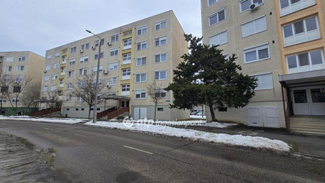 Eladó panellakás, Hajdúszoboszlón 46.5 M Ft, 1+1 szobás