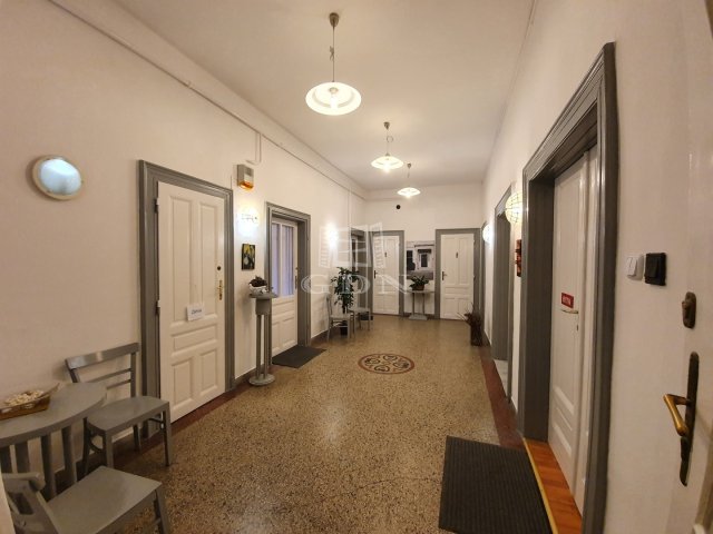 Eladó üzlethelyiség, Székesfehérvárott 94 M Ft