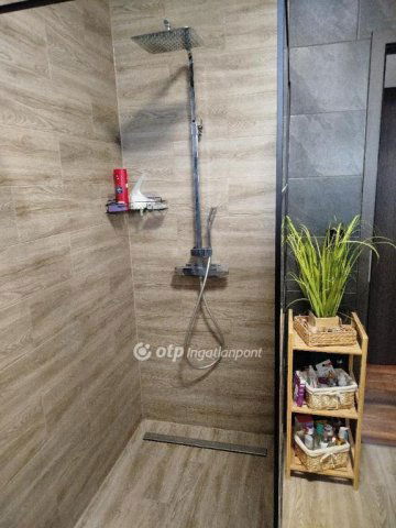 Eladó családi ház, Pécsett 139.5 M Ft, 3 szobás