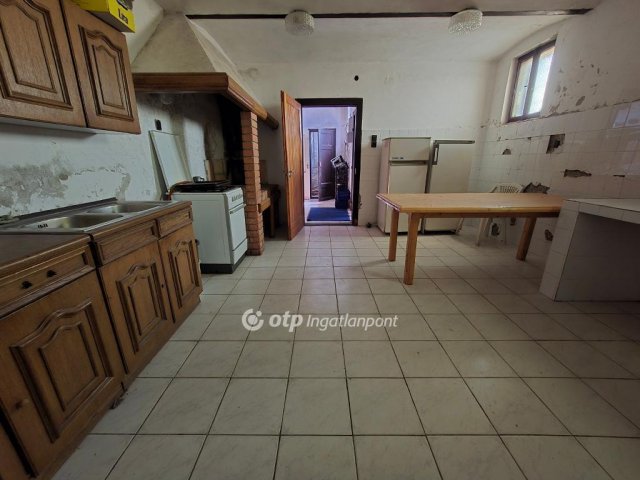 Eladó családi ház, Tabdin 95 M Ft, 45 szobás