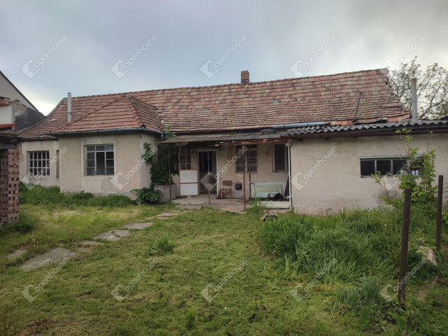 Eladó családi ház, Bajnán 22.99 M Ft, 3 szobás