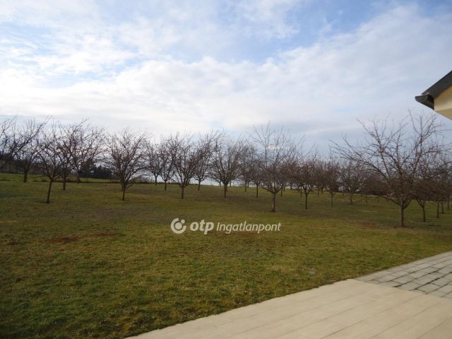 Eladó családi ház, Veszprémvarsányon 119 M Ft, 6 szobás