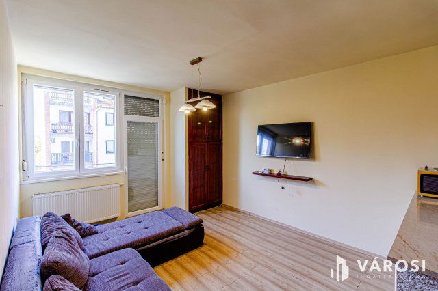 Eladó téglalakás, Szegeden 55.999 M Ft, 2 szobás