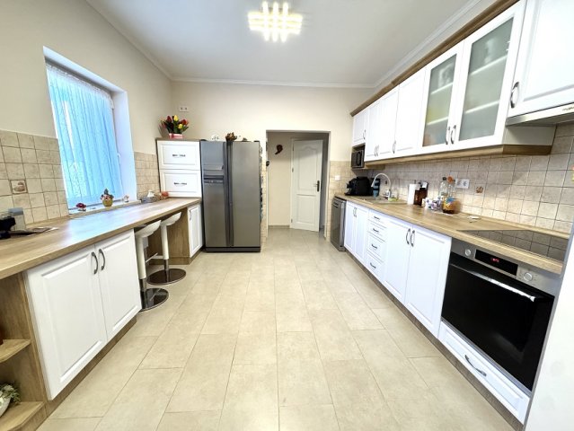 Eladó családi ház, Székesfehérvárott 169 M Ft, 4 szobás