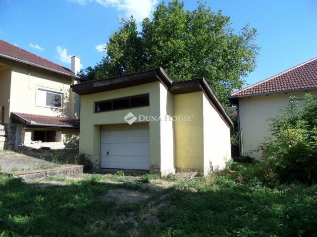 Eladó családi ház, Pécsett 120 M Ft, 5 szobás
