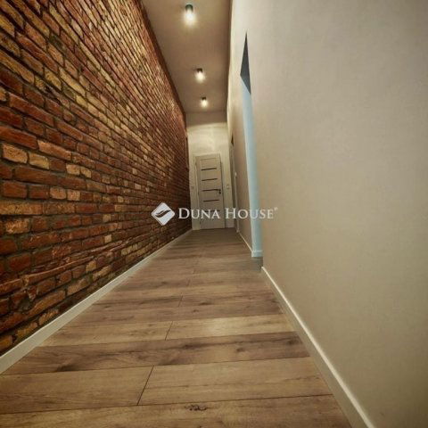 Eladó téglalakás, Pécsett 82.9 M Ft, 3 szobás