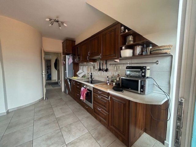 Eladó téglalakás, Pécsett 109.9 M Ft, 4 szobás