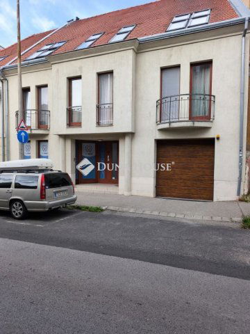 Kiadó téglalakás, albérlet, Pécsett, Alkotmány utcában