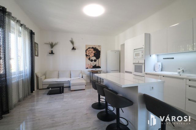 Kiadó téglalakás, albérlet, Szegeden 390 E Ft / hó, 4 szobás