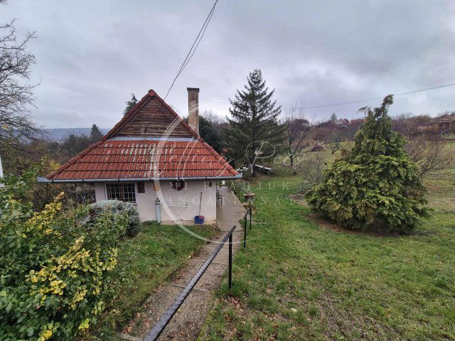 Eladó családi ház, Pécsett, Szüret utcában 26.5 M Ft, 1 szobás