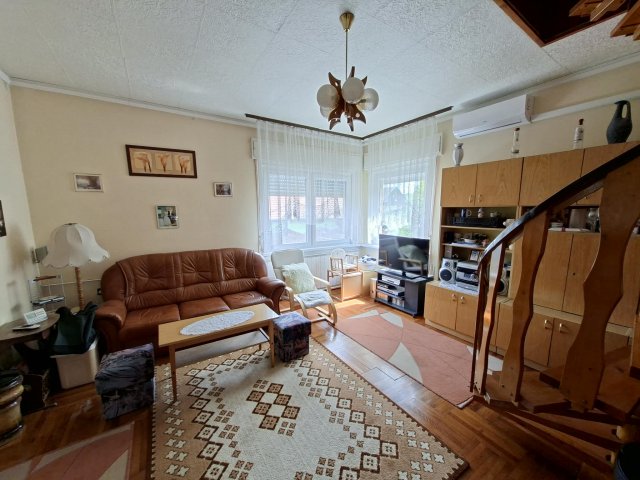 Eladó családi ház, Budapesten, XV. kerületben 79.9 M Ft