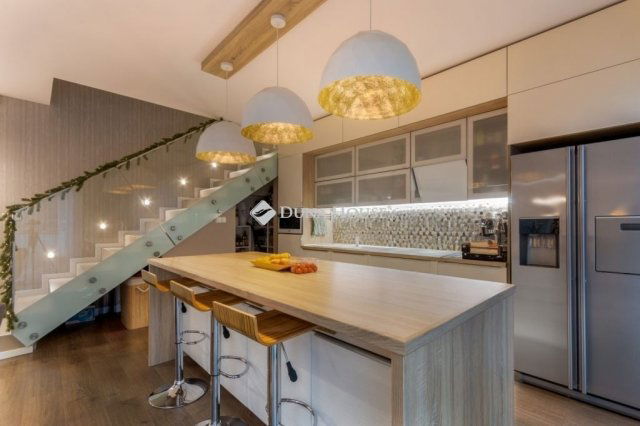 Eladó ikerház, Mogyoródon 249.9 M Ft, 5 szobás