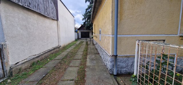 Eladó ikerház, Esztergomban 61.9 M Ft, 3 szobás