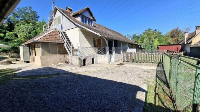 Eladó ikerház, Dunaújvárosban 46.9 M Ft, 4 szobás