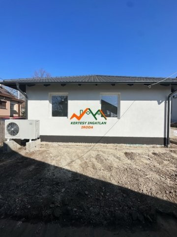 Eladó családi ház, Szigetszentmiklóson 120 M Ft, 5 szobás