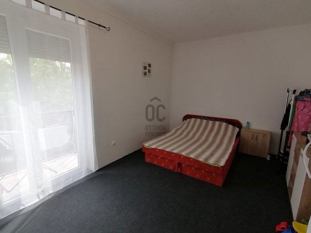 Eladó téglalakás, Komlón 21.9 M Ft, 2 szobás