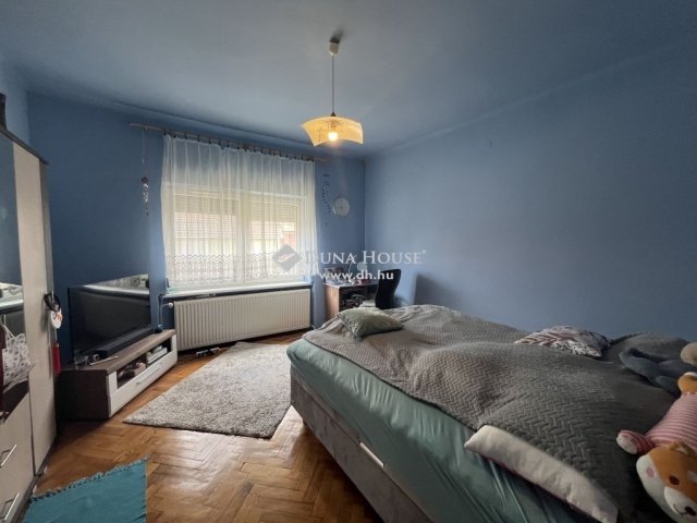 Eladó családi ház, Szombathelyen 114.99 M Ft, 9 szobás