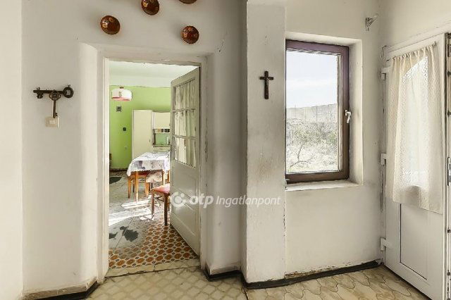 Eladó családi ház, Cereden 16.5 M Ft, 4 szobás