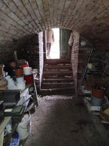 Eladó családi ház, Pécsett 42.9 M Ft, 2 szobás