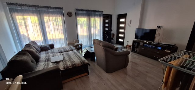 Eladó családi ház, Pócsmegyeren 99.9 M Ft, 3 szobás