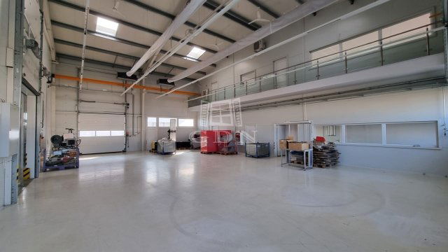 Eladó ipari ingatlan, Székesfehérvárott 1053 M Ft