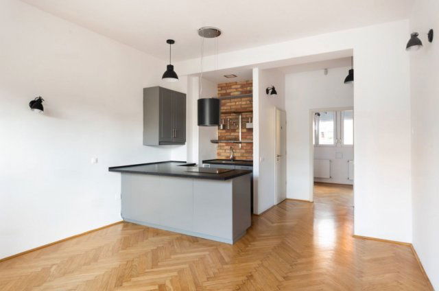 Kiadó téglalakás, albérlet, I. kerületben, Csalogány utcában