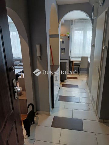 Eladó panellakás, Szegeden, Kereszttöltés utcában 54.9 M Ft