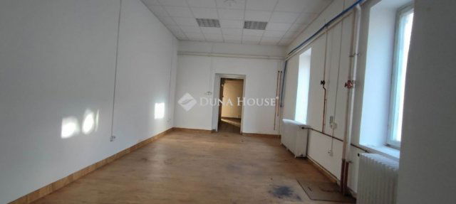 Eladó ipari ingatlan, Budapesten, III. kerületben 1475.25 M Ft