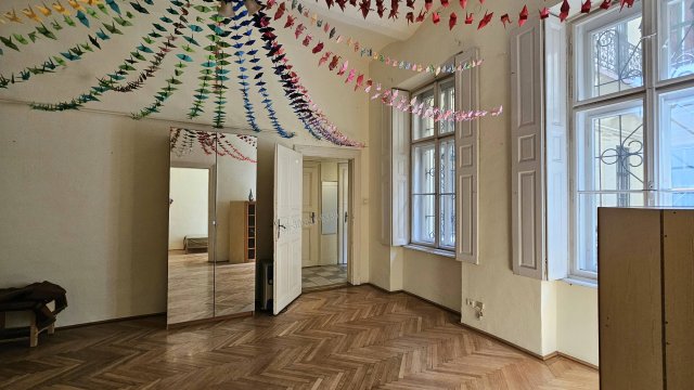 Eladó téglalakás, Budapesten, VI. kerületben, Liszt Ferenc téren