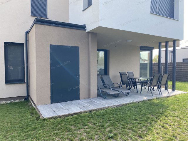 Eladó téglalakás, Balatonfenyvesen 82.4 M Ft, 3 szobás