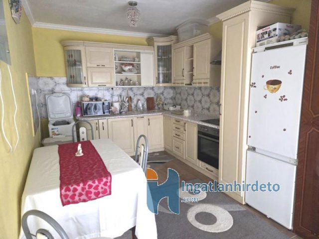 Eladó családi ház, Zalakaroson 143.7 M Ft, 5 szobás