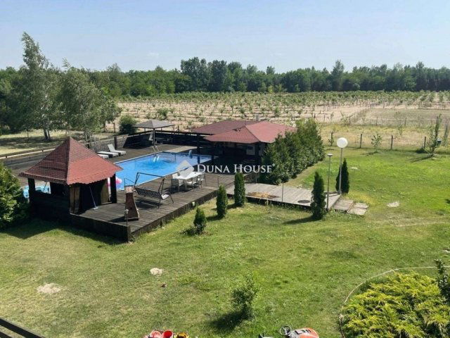 Eladó családi ház, Jakabszálláson 320 M Ft, 15 szobás