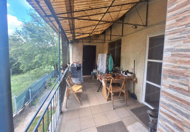 Eladó családi ház, Dunaalmáson 64.99 M Ft, 3 szobás