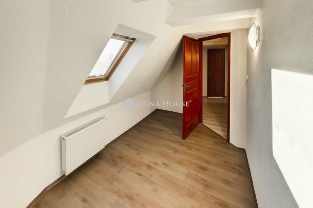 Eladó téglalakás, Kecskeméten 61.9 M Ft, 6 szobás