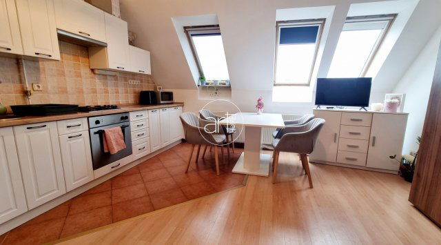 Eladó téglalakás, Szegeden 53.9 M Ft, 2 szobás