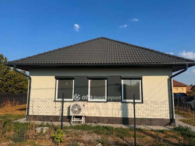 Eladó családi ház, Törtelen 59 M Ft, 4 szobás