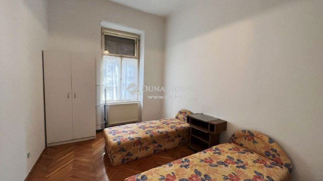 Eladó téglalakás, Szombathelyen 69 M Ft, 4 szobás