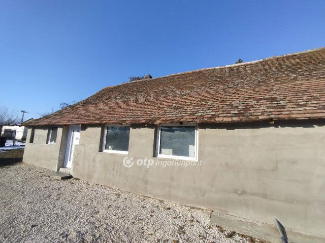 Eladó családi ház, Rádfalván 13.8 M Ft, 2 szobás
