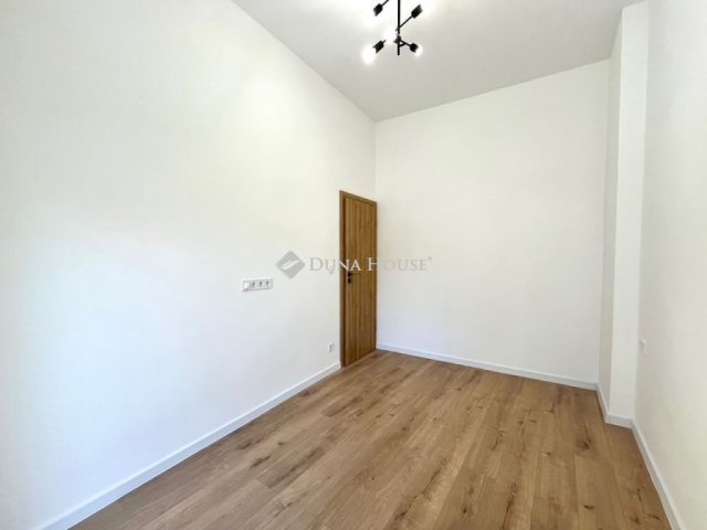 Eladó téglalakás, Pécsett, Toldi Miklós utcában 66.9 M Ft