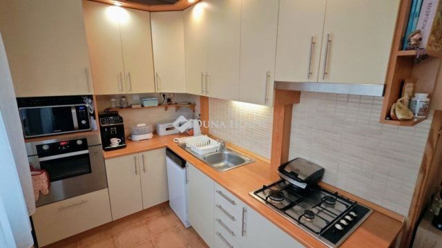 Eladó panellakás, Kecskeméten 49.9 M Ft, 3 szobás